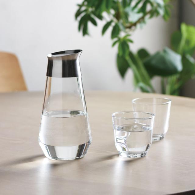 テーブルの上で水や麦茶、コーヒーなどをサーブできるウォーターカラフェ