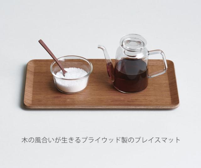 木の風合いが生きるプライウッド製のPLACEMAT