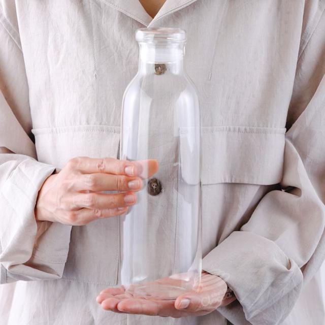 収納性を備えた、キッチンやテーブルでアクセントとなるBOTTLIT