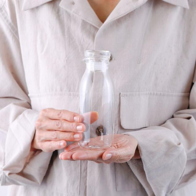 収納性を備えた、キッチンやテーブルでアクセントとなるBOTTLIT