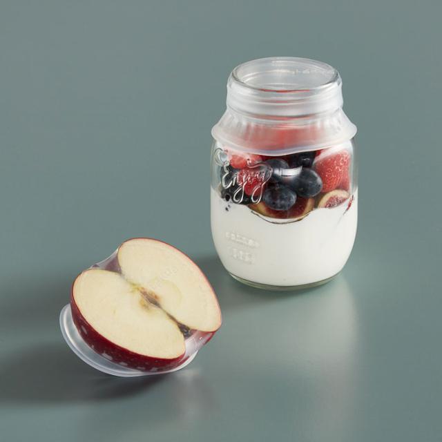 保存容器の蓋や、野菜や果物などの断面などにも使用出来ます