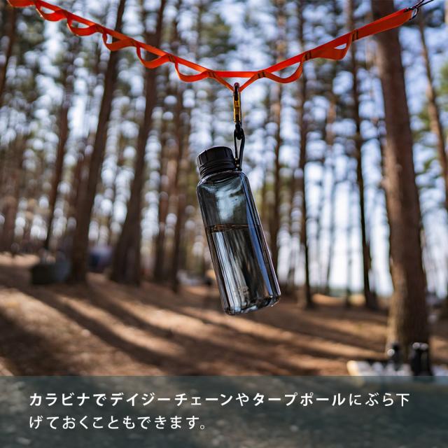 カラビナでデイジーチェーンやタープポールにぶら下げておくこともできます