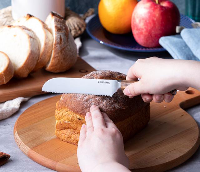 硬いフランスパンから、柔らか食パンまでサクサク切れます
