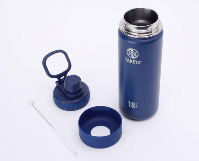 底面には会議中のデスクでも静かに安定して置くことができるシリコンバンパー付き