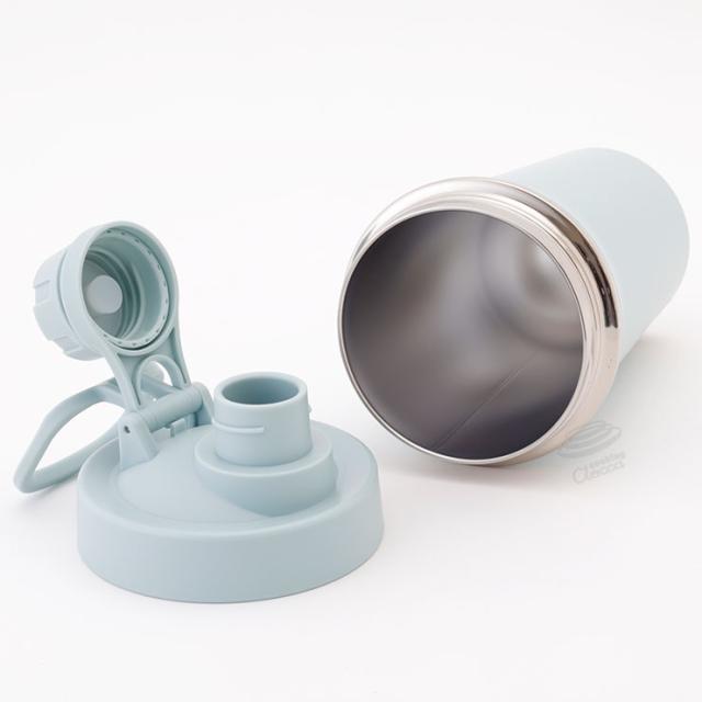 本体上部の口径が約85mmとワイドなため、プロテイン等の粉末や大きな氷も入れやすく、お手入れもしやすい