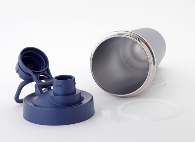 本体上部の口径が約85mmとワイドなため、プロテイン等の粉末や大きな氷も入れやすく、お手入れもしやすい