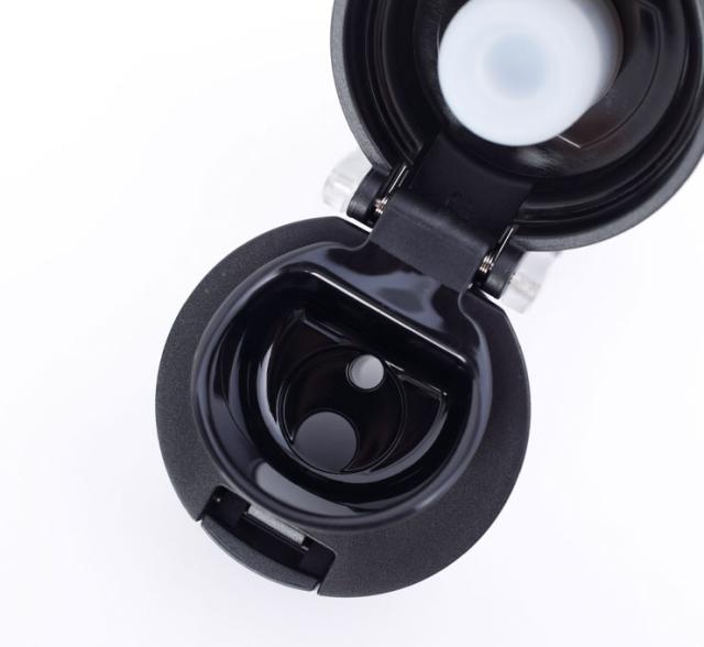 温かい飲み物を飲みやすい形状の飲み口