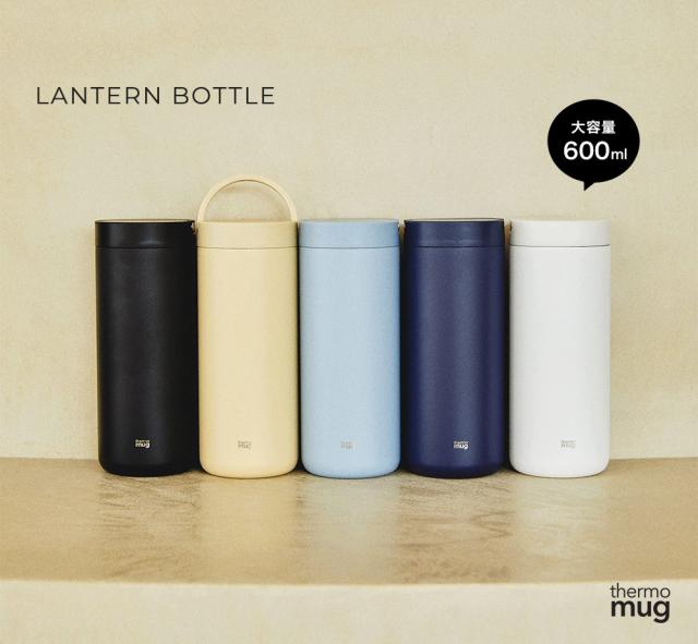 折り畳めるハンドルが特徴のランタンボトルは、誰でも持ち運びやすく、蓋も開けやすいデザインにこだわりました