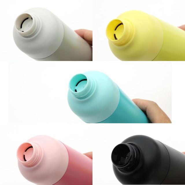 カバンの中からも飲み口の形がガイドとなり、取り出すやすく、手回しが良い