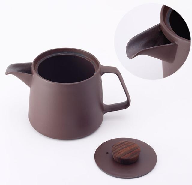 紫泥の陶土には鉄分が多く含まれお茶をまろやかにし、旨さ・甘さを引き出します