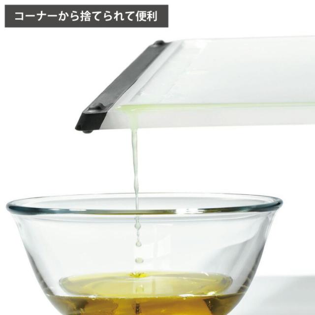 たまった水分はコーナーからすっと捨てられて便利