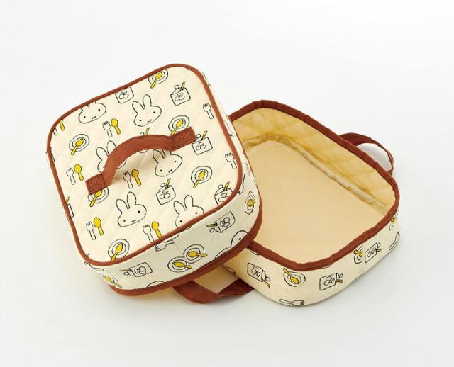 電子レンジで温めるとパンから出た蒸気を適度に吸収しふっくらします