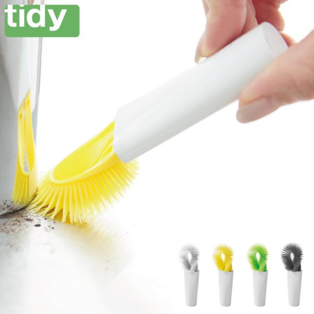 プラタワ・フォースミは尖った毛先で、隅や隙間などの細かい汚れをかき出します