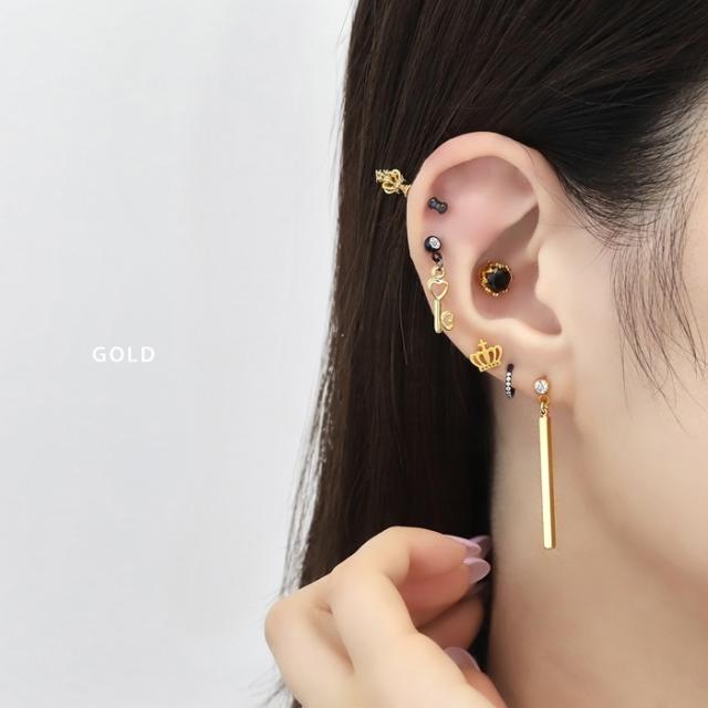 ゴールド×ブラックでクールに