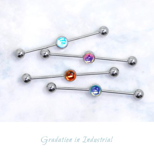 真ん中に煌めくグラデーションモチーフ