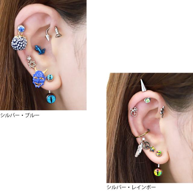 存在感たっぷりのへそピアス