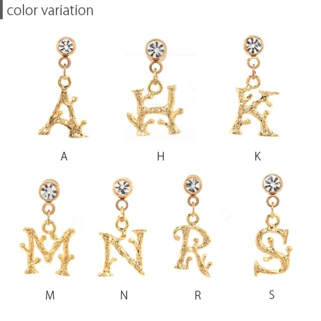 ゆらゆら揺れるチャームがポイント