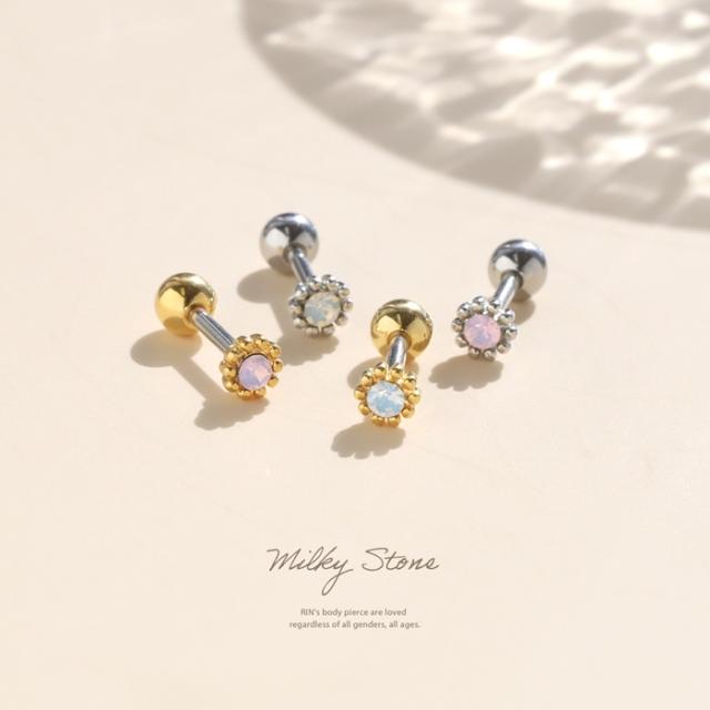 プチサイズの上品ピアス