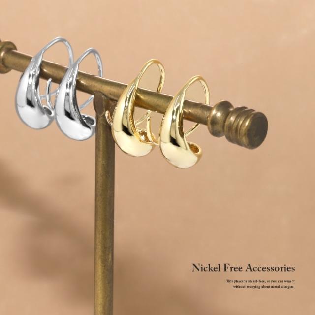 フープのようなフックピアス