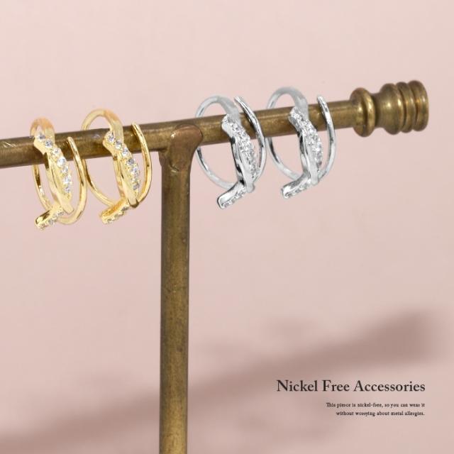 フープのようなフックピアス