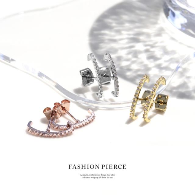 キュービックジルコニアのバーピアス