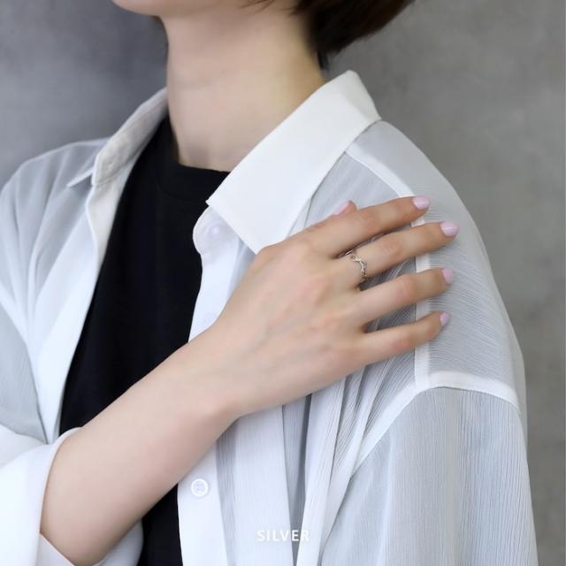 シンプルな波のモチーフリング