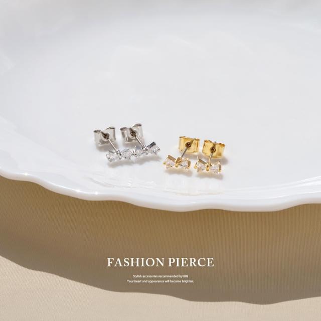 スタッドピアス