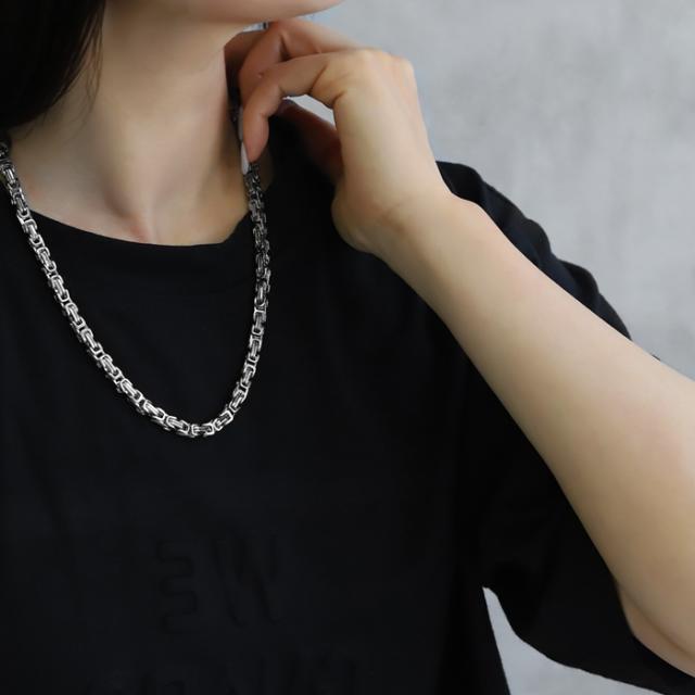 顔周りを華やかに