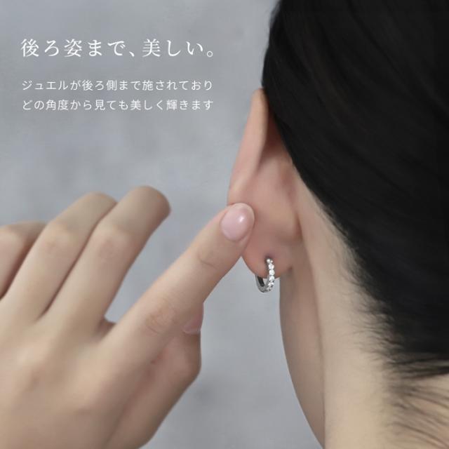 後ろ姿にもジュエルがきらり