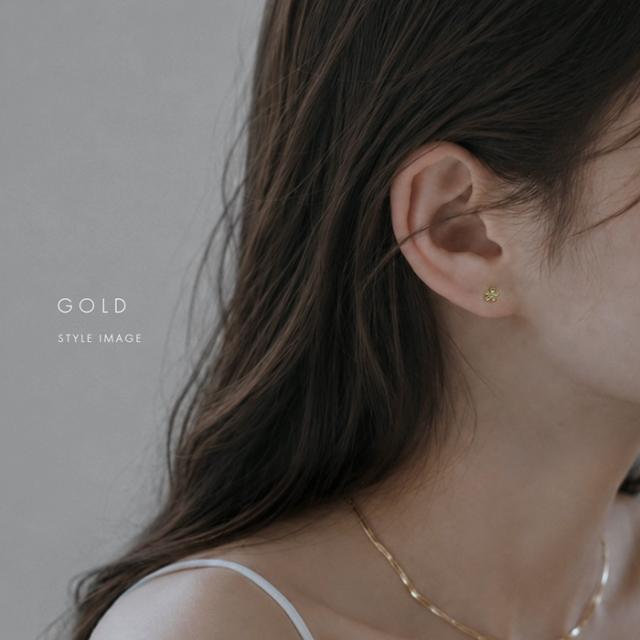 さりげない存在感 お花モチーフ 軟骨ピアス