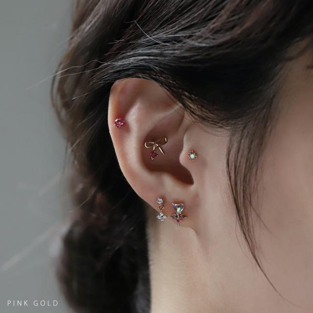 落ち着きのあるジュエルピアス