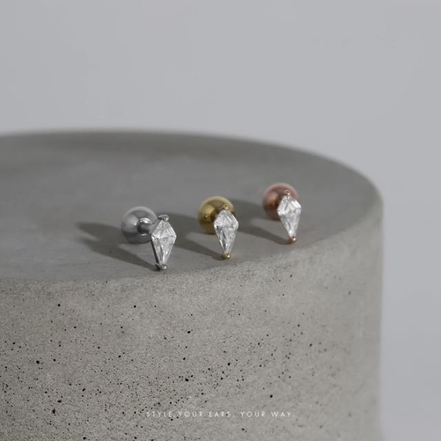 ダイヤ型モチーフピアス