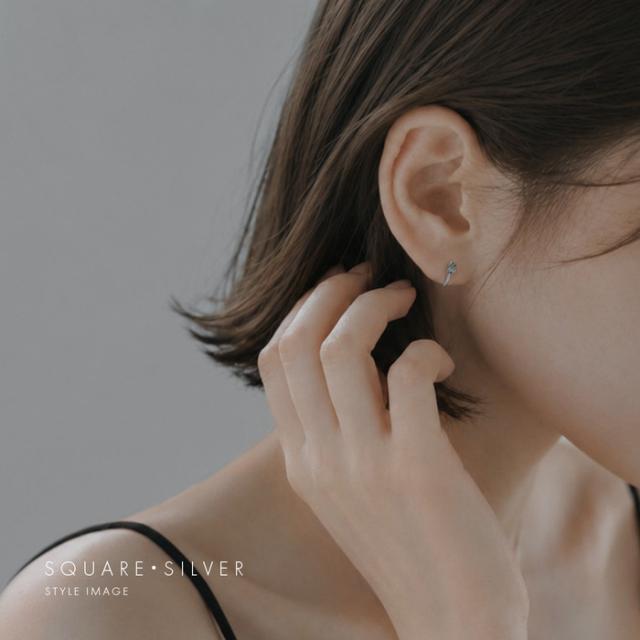 小さめシンプルなワンタッチリングピアス