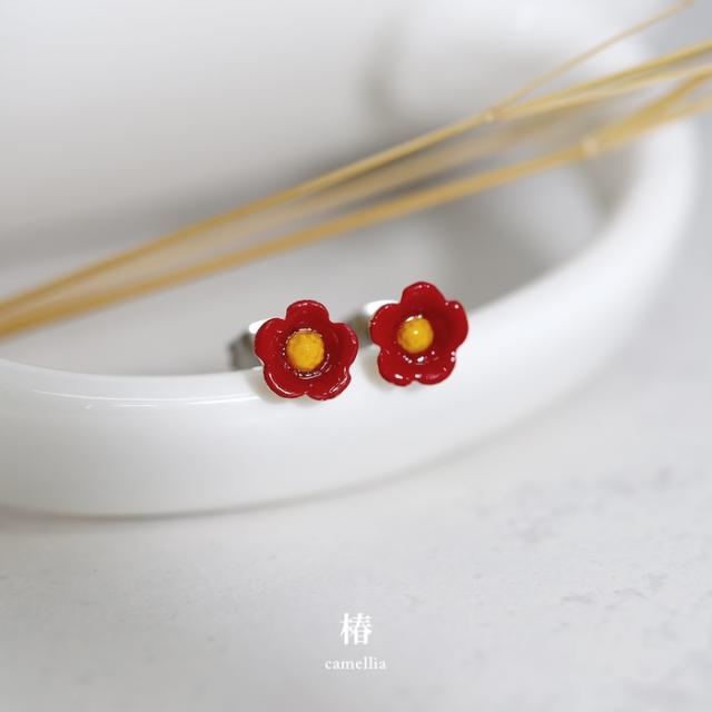 椿スタッドピアス