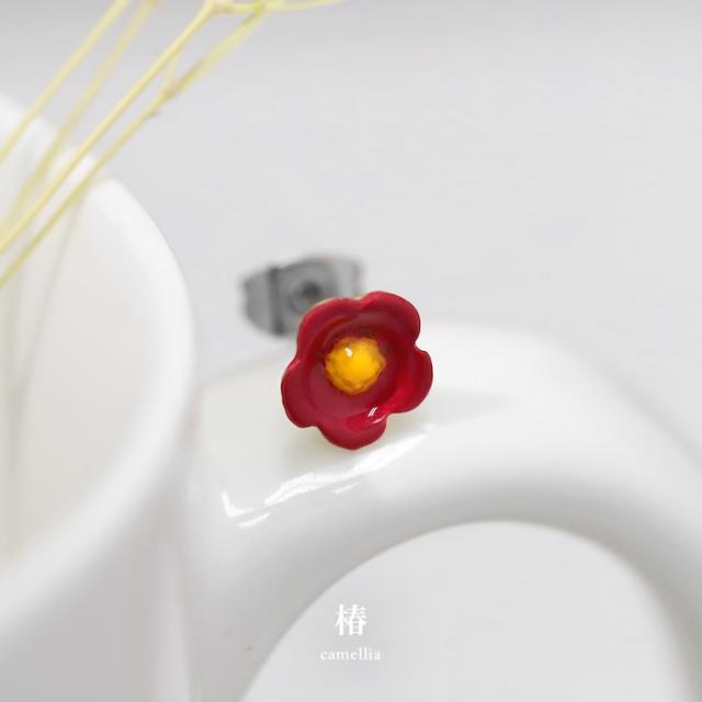 椿スタッドピアス