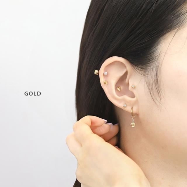 小粒ピアスと合わせてコーデ