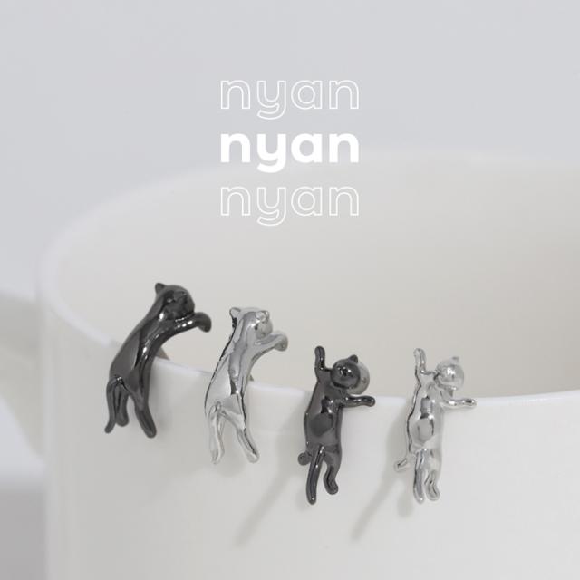 耳の上で猫が暴れる