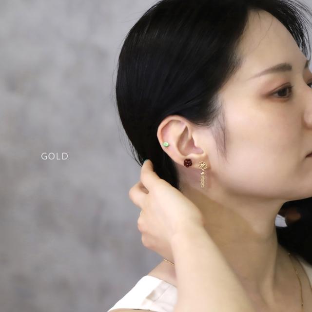 華やかなフラワーピアス