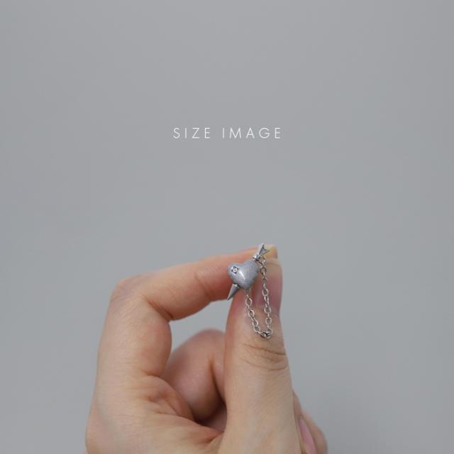 チェーンが動くたびに揺れる