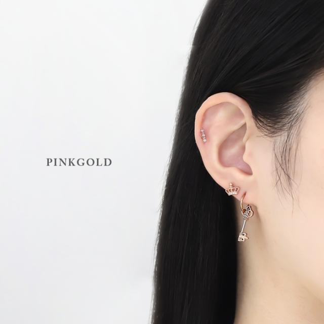 さりげなくジュエルが施されていて高級感をプラス