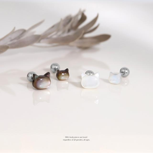 天然シェル素材の猫ピアス