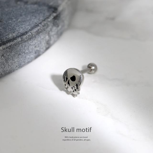 ドクロモチーフピアス