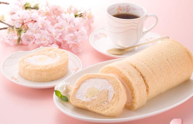 桜のロールケーキ
