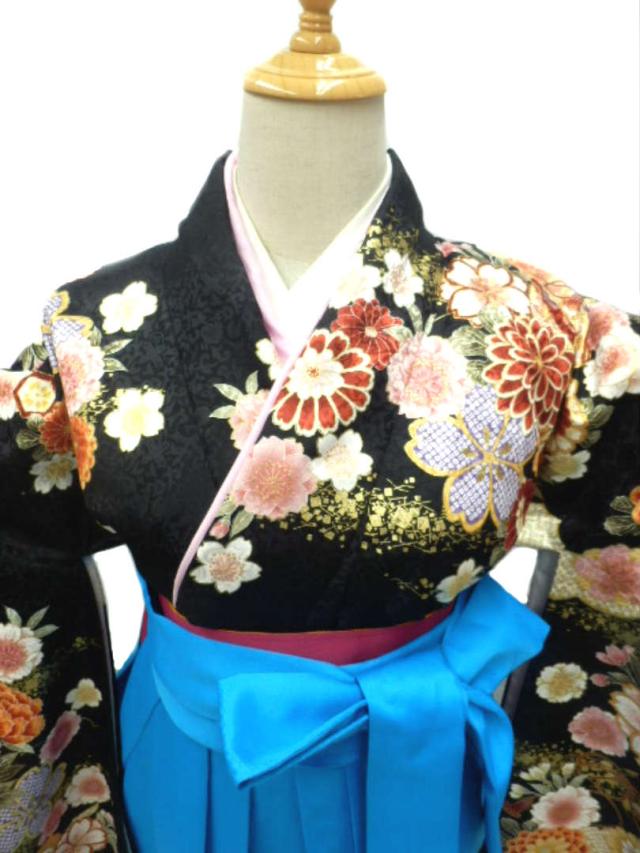 【期間限定割引】往復送料無料 全部揃って安心 レンタル 小学生 大学生 卒業式 袴 レンタル 袴 卒業式袴セット 小学生 袴女児 女の子 小学生 袴 セット 小学生 卒業式 袴 レンタル 女の子 小学校 卒業式 着物 黒地 御所車 花 柄No.326