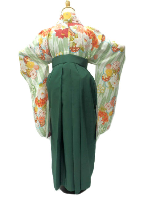 【期間限定割引】往復送料無料 全部揃って安心 レンタル 小学生 大学生 卒業式 袴 レンタル 袴 卒業式袴セット 小学生 袴女児 女の子 小学生 袴 セット 小学生 卒業式 袴 レンタル 女の子 小学校 卒業式 着物 淡いグリーン地 矢絣 捻じれ梅 柄No.327