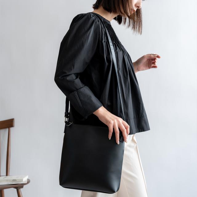 DEVICE フェイクレザー ゴールドカラー ショルダーバッグ