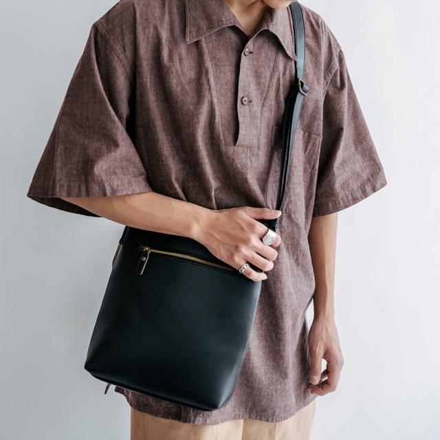 DEVICE フェイクレザー ゴールドカラー ショルダーバッグ