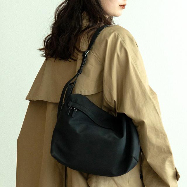 シャロ—フラップ ショルダーバッグ