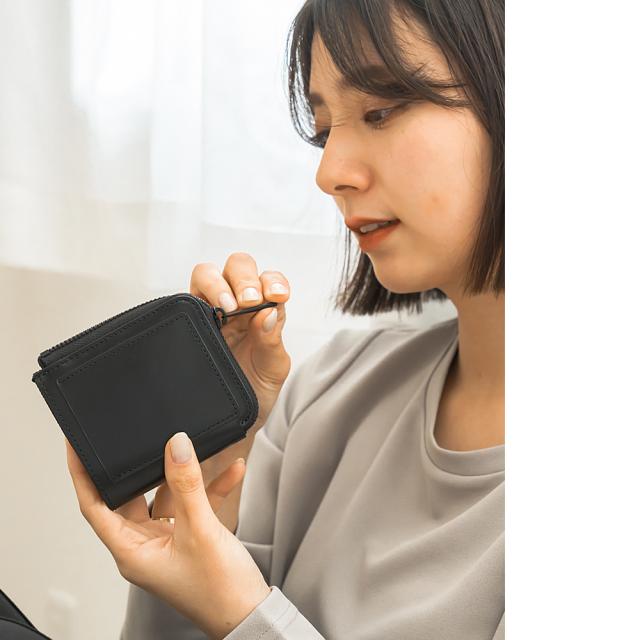 Rename グロッシーレザー モノクローム ウォレット