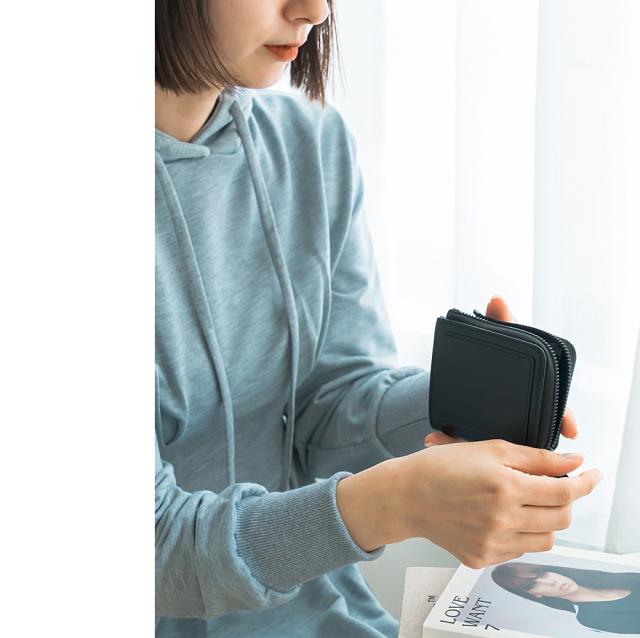 Rename グロッシーレザー モノクローム ウォレット